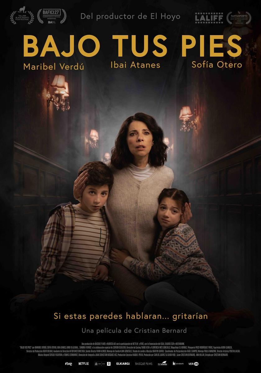 BAJO TUS PIES (2026)
